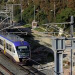 Hellenic Train: Ματαιώνονται τρία δρομολόγια λόγω πτώσης βράχου στην σιδηροδρομική γραμμή Διακοπτού