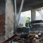 Πυρκαγιά σε εργοστάσιο στο Μενίδι: Κάμερες κατέγραψαν άνδρα να φεύγει πριν ξεσπάσει η φωτιά