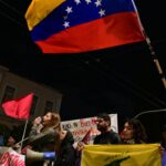 Διαδήλωση έξω από την αμερικανική πρεσβεία ενάντια στην επίθεση των ΗΠΑ στη Βενεζουέλα