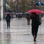 Κακοκαιρία: Από χιόνια μέχρι στροβίλους, Κυριακή πρωί «χτυπά» την Αττική – Η ανάρτηση Τσατραφύλλια