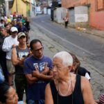 «Δεν ξέρουμε τι μας περιμένει»: Ανησυχία στη Βενεζουέλα για την επόμενη μέρα – Ουρές για τρόφιμα