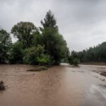 Κακοκαιρία: Θυελλώδεις άνεμοι στην Εύβοια, χιόνια και προβλήματα στις μετακινήσεις στη Στερεά