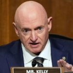 ΗΠΑ: Κυρώσεις σε απόστρατο γερουσιαστή που κάλεσε στρατιώτες «να αρνηθούν τις παράνομες εντολές»