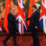 Το δώρο του Στάρμερ στον Κινέζο πρόεδρο: Μια μπάλα της αγαπημένης του ομάδας Μάνστεστερ Γιουνάιτεντ