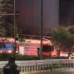 Φωτιά στο Πέραμα: Διαρροή καυσίμων δείχνουν τα πρώτα στοιχεία – Ολονύχτια μάχη με τις φλόγες