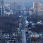 «Μπαράζ» ρωσικών αεροπορικών επιδρομών στο Κίεβο – Διακοπές ρεύματος και νερού