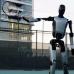 Ανθρωποειδές ρομπότ παίζει τένις και εντυπωσιάζει με τα αντανακλαστικά του