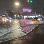 Πλημμύρες στο Μοσχάτο: Μισοβυθισμένα στο νερό τα αυτοκίνητα, εκτροπή κυκλοφορίας