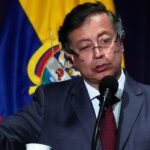 Στην αντεπίθεση ο πρόεδρος της Κολομβίας: «Θα πάρω τα όπλα» για την πατρίδα αν μας επιτεθούν οι ΗΠΑ