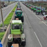 Κλιμακώνουν οι αγρότες εν μέσω της συνάντησης στο Μαξίμου: Μπλόκα σε Λάρισα, Μάλγαρα, Μουδανιά
