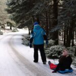 Στα «λευκά» η Πάρνηθα: Μέχρι και πέντε πόντους το χιόνι – Σε ετοιμότητα τα εκχιονιστικά