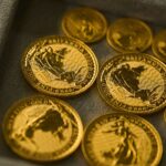 Χρυσός: Ράλι στο «ασφαλές καταφύγιο» – Πώς έφτασε να ξεπεράσει τις 5.000 δολάρια