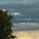 Καιρός: Σχεδόν αίθριος με παροδικές νεφώσεις και τοπικές βροχές – Στους 20 βαθμούς στα νότια