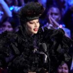 Lady Gaga: «Η σκέψη μου στη Μινεσότα» – Η συναισθηματικά φορτισμένη αφιέρωση από το Τόκιο