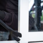 Δυτική Αττική: Στα «χέρια» των Αρχών συμμορία που λήστευε καταστήματα – Είχαν επιτεθεί σε υπάλληλο