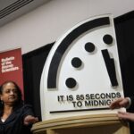 «Ο χρόνος μας τελειώνει»: Πιο κοντά από ποτέ στα μεσάνυχτα το Ρολόι της Αποκάλυψης