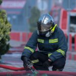 Βελτιωμένη η εικόνα της φωτιάς στο εργοστάσιο πλαστικών στο Μενίδι