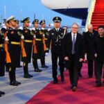 Στην Κίνα έφτασε ο Στάρμερ για κρίσιμες διαβουλεύσεις με τον Σι – Τον συνοδεύουν 60 επιχειρηματίες