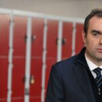 Συνταγματικός ελιγμός από την κυβέρνηση της Γαλλίας: Χωρίς ψηφοφορία θα «περάσει» ο προϋπολογισμός