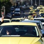 Συνεχίζεται για δεύτερη μέρα η απεργία των οδηγών ταξί στην Αθήνα – «Χειρόφρενο» και στη Θεσσαλονίκη