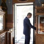 Οι ευχές Μητσοτάκη για τα Θεοφάνεια – Το κερί στο εκκλησάκι της 112 Πτέρυγας Μάχης