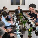 Ολοκληρώθηκε η συνάντηση Μητσοτάκη με τους αγρότες – «Τις επόμενες μέρες η απάντηση στα αιτήματα»