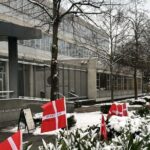 Οργή βετεράνων στη Δανία: Η πρεσβεία των ΗΠΑ αφαίρεσε τις σημαίες με τα ονόματα των πεσόντων