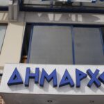 Αγρίνιο: Άνδρας μαινόμενος επιτέθηκε στον Δήμαρχο και δάγκωσε υπάλληλο