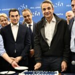Μητσοτάκης στην κοπή της πρωτοχρονιάτικης πίτας της ΝΔ: Επιτυχίες να έχουμε πάντα- Δείτε φωτογραφίες