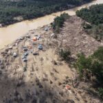 Ινδονησία: 14 νεκροί από ξαφνικές πλημμύρες – Συνεχίζονται οι έρευνες για τέσσερις αγνοούμενους