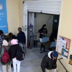 Τα έκτακτα μέτρα λόγω ψύχους σε Αθήνα και Θεσσαλονίκη: Ανοίγουν αίθουσες για τους αστέγους