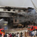 Πακιστάν: 11 νεκροί, περισσότεροι από 60 αγνοούμενοι σε πυρκαγιά σε εμπορικό κέντρο στο Καράτσι