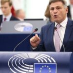 Διαγράφεται ο Φαραντούρης από τον ΣΥΡΙΖΑ  – Τέθηκε εκτός ευρωομάδας με απόφαση Φάμελλου