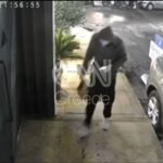 Καρέ-καρέ η στιγμή που ο δράστης αφήνει την βόμβα έξω απο την ντισκοτέκ στη Μιχαλακοπούλου