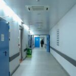 Στο νοσοκομείο 18χρονος στη Ρόδο μετά από ομαδική εισβολή και επίθεση μέσα στο σπίτι του