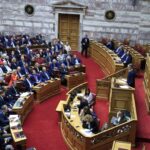 Πυρά αντιπολίτευσης για ανάρτηση Μητσοτάκη: «Ανακρίβειες, ωραιοποίηση και… τιρκουάζ σκάνδαλο»