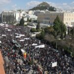 Σε εξέλιξη η συγκέντρωση για τα Τέμπη –  Κατάμεστο το Σύνταγμα για τα τρία χρόνια από την τραγωδία