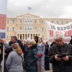 Τρεις συλλήψεις και 128 προσαγωγές στην συγκέντρωση του Συντάγματος για τα Τέμπη
