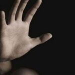 Φρίκη στη Νίκαια: Συνελήφθησαν νεαροί για βιασμό 17χρονου – Τον χλεύαζαν και τον βιντεοσκοπούσαν