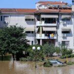 Λάρισα: Πλημμύρισε ο Αγιόκαμπος από ρέμα που υπερχείλισε – Ποτάμια οι δρόμοι