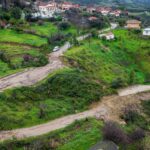 Όλο το χωριό κατολισθαίνει στην πλαγιά – Εικόνες drones μετά τις καταιγίδες στο Μαζαράκι Πηνείας