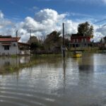 Το χωριό βυθισμένο στο νερό: Εικόνες από drone στο Βαρθολομιό μετά τις πλημμύρες από τον Πηνειό