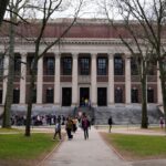 O Τραμπ απαιτεί αποζημίωση ενός δισ. δολαρίων από το Πανεπιστήμιο Χάρβαρντ