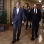 «Καρφιά» Τσίπρα για Στουρνάρα: «Μια τρίτη θητεία αξίζει κάθε κόπο»