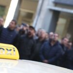 Απεργία ταξί: Συγκέντρωση και πορεία των οδηγών αυτήν την ώρα προς το Μέγαρο Μαξίμου