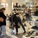 «Τέλος χρόνου» για τις χειμερινές εκπτώσεις – Tι πρέπει να προσέξουν οι καταναλωτές