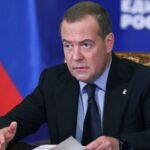«Πυρά» Μόσχας σε ΗΠΑ για Ιράν: «Ο ειρηνοποιός έδειξε το πραγματικό του πρόσωπο» λέει ο Μεντβέντεφ