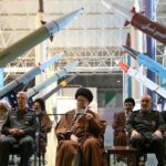 To Ιράν κλείνει τα στενά του Ορμούζ – Ο Χαμενεΐ απειλεί να βυθίσει το αεροπλανοφόρο Lincoln