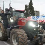 Στο Σύνταγμα τα τρακτέρ των αγροτών – Σε εξέλιξη το μεγάλο συλλαλητήριο μπροστά στη Βουλή