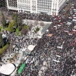 Τρία χρόνια από τα Τέμπη: 40.000 άνθρωποι στο Σύνταγμα, μικροεπεισόδια σε Αθήνα και άλλες πόλεις
